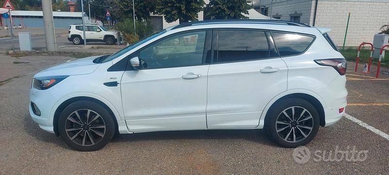 Usata Ford Kuga ST-Line 120 CV (88 kW) 2017 Bianco SUV
