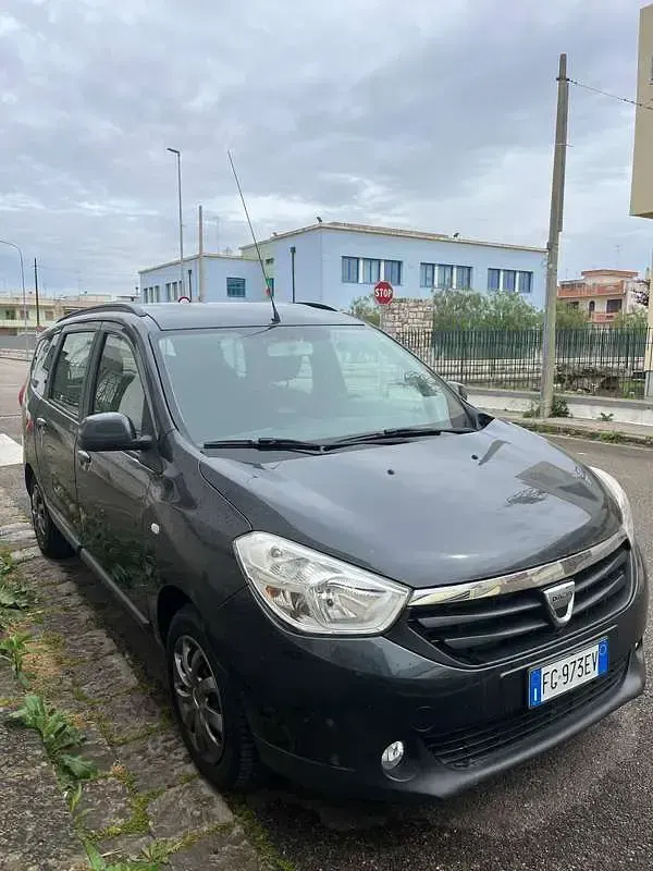 Usata Dacia Lodgy Lauréate 102 CV (75 kW) 2017 Nero Monovolume