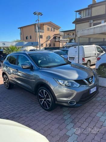 Usata Nissan Qashqai Tekna 131 CV (96 kW) 2016 Grigio scuro metallizzato SUV