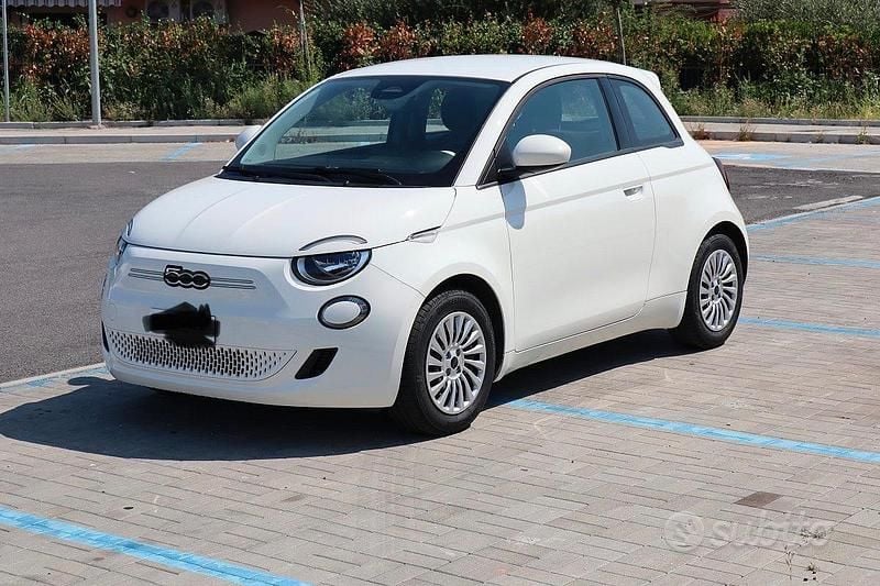 Usata Fiat 500e Pop 41 kW (57 CV) 2024 Bianco Berlina