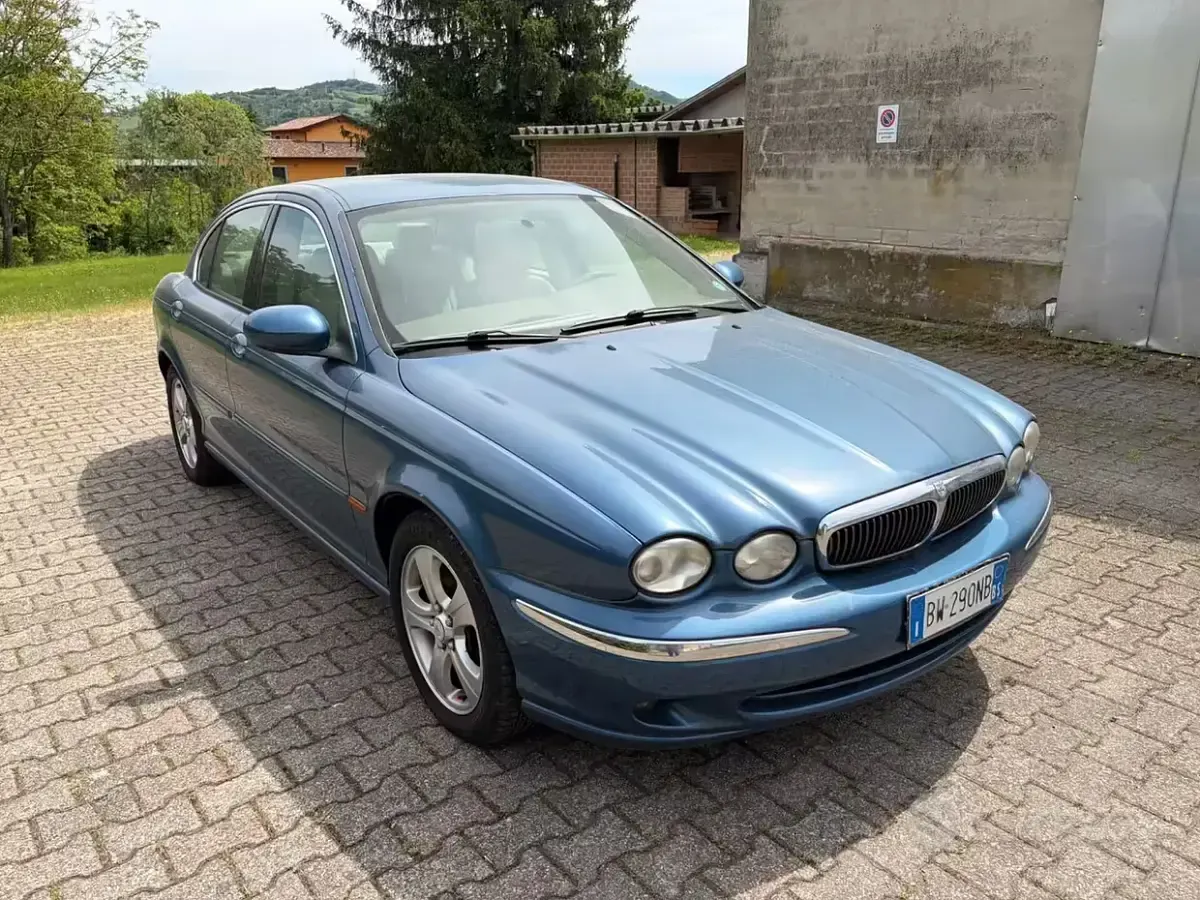 Usata Jaguar X-type 230 CV (169 kW) 2001 Blu Berlina