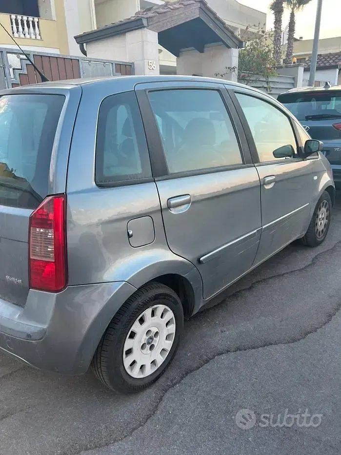 Usata Fiat Idea 70 CV (51 kW) 2005 Grigio Monovolume
