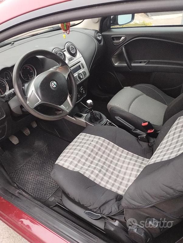 Käytetty Alfa Romeo MiTo 95 HP (69 kW) 2011 Punainen Viistoperä