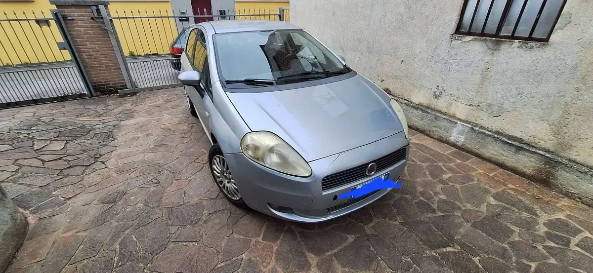 Usata Fiat Grande Punto Active 77 CV (56 kW) 2009 Argento Utilitaria