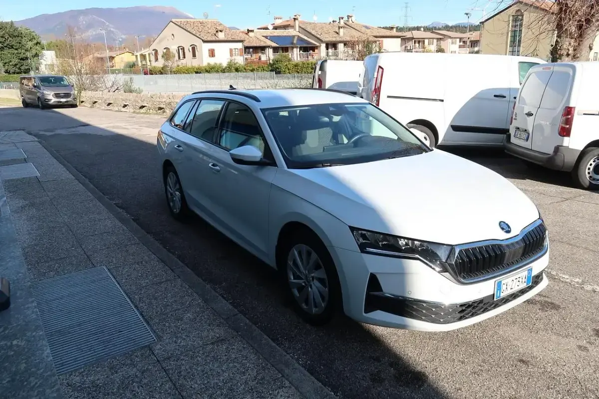 Usata Skoda Octavia Selection 150 CV (110 kW) 2024 Bianco Station wagon