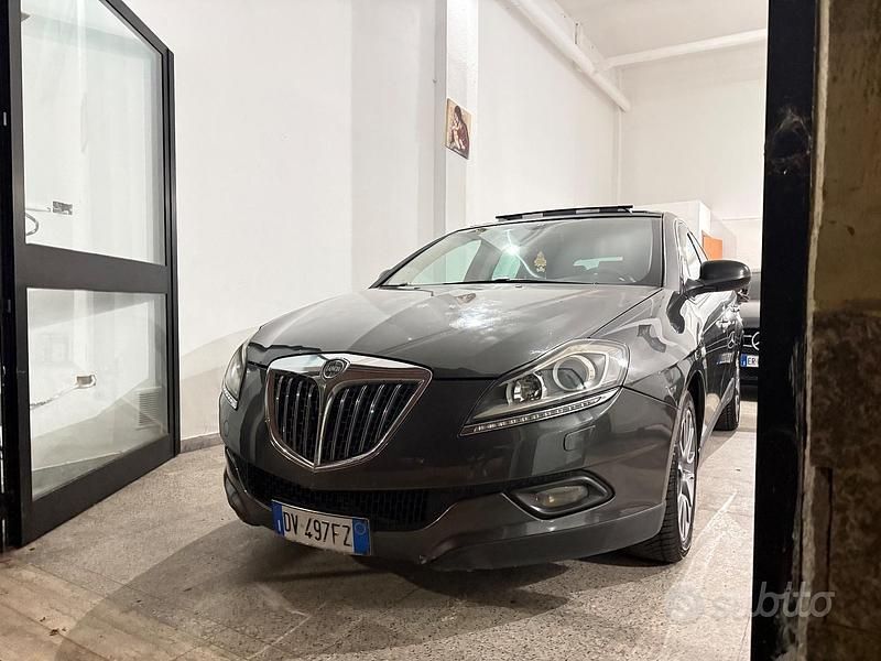 Grigio Usata 2009 Lancia Delta Due volumi | 3990 € (Buon prezzo) - Immagine 1/4