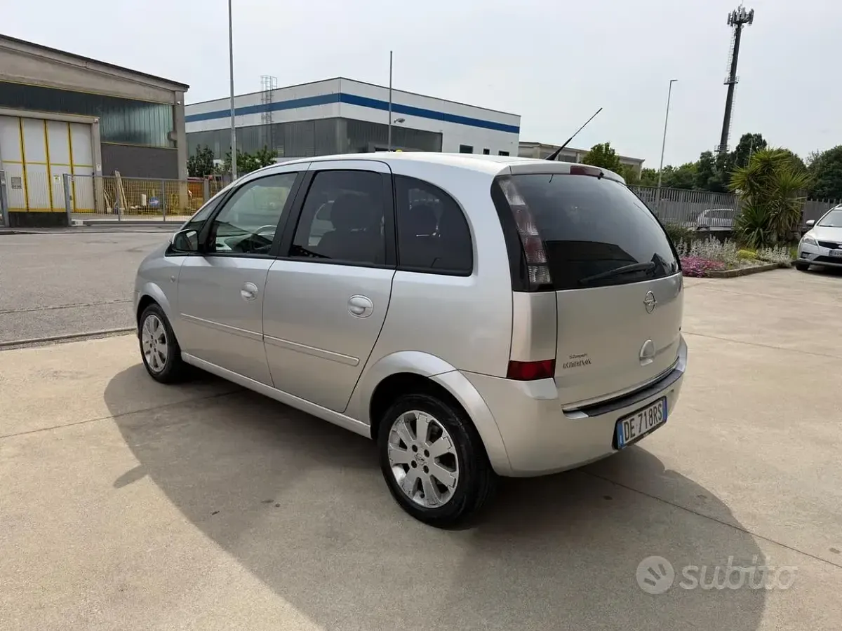 Usata Opel Meriva Cosmo 105 CV (77 kW) 2007 Grigio Monovolume