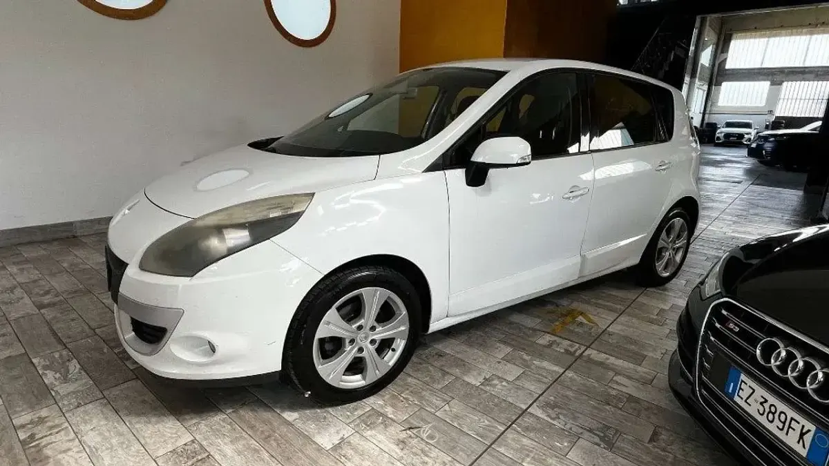Usata Renault Scénic III Dynamique 110 CV (80 kW) 2011 Bianco Monovolume
