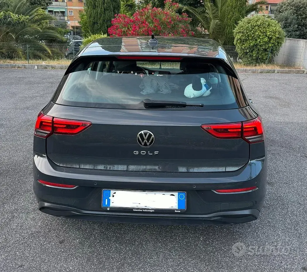 Usata VW Golf VIII Life 131 CV (96 kW) 2020 Grigio Berlina