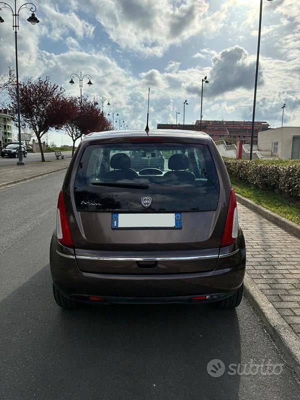 Usata Lancia Musa 95 CV (69 kW) 2008 Marrone Monovolume