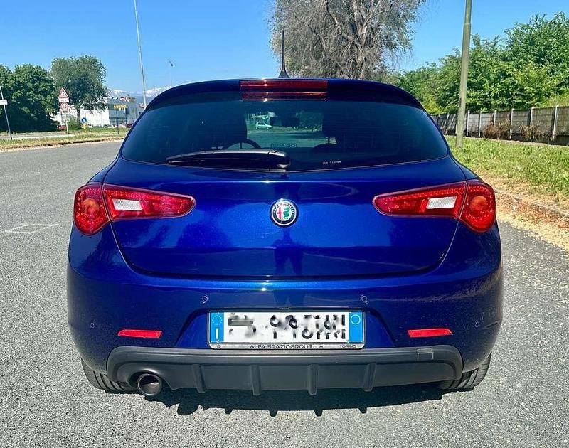 Usata Alfa Romeo Giulietta Super 120 CV (88 kW) 2019 Blu/azzurro Utilitaria
