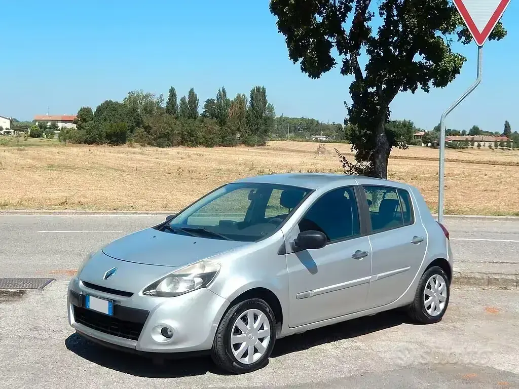 Usata Renault Clio III 85 CV (62 kW) 2010 Berlina