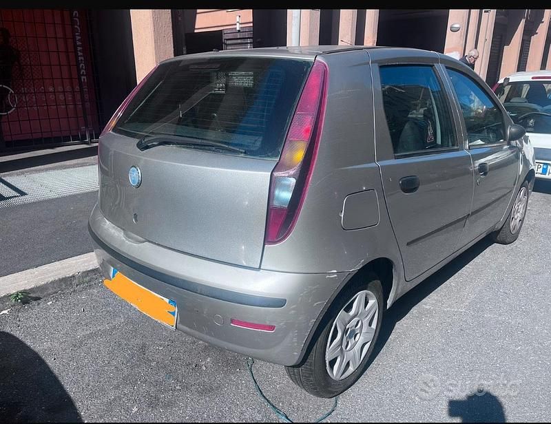 Usata Fiat Punto 75 CV (55 kW) 2005 Grigio Utilitaria