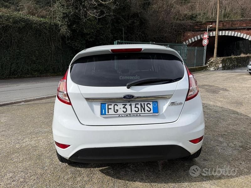 Usata Ford Fiesta Titanium 75 CV (55 kW) 2017 Bianco Berlina