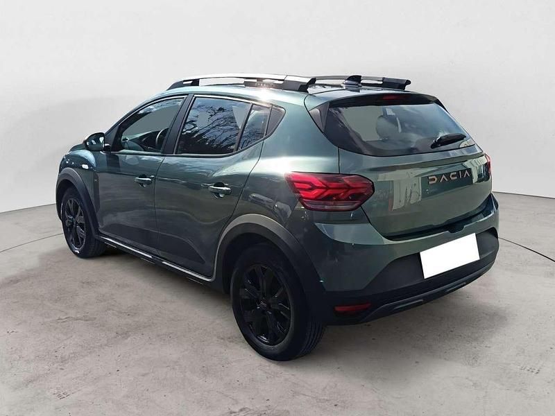 Usata Dacia Sandero Expression 91 CV (66 kW) 2024 Verde Utilitaria