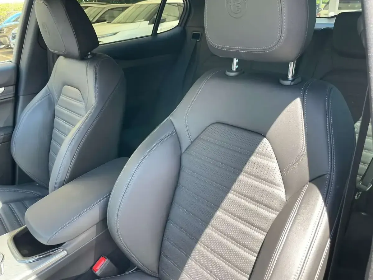 Usata Alfa Romeo Stelvio Veloce 210 CV (154 kW) 2025 Blu/azzurro SUV