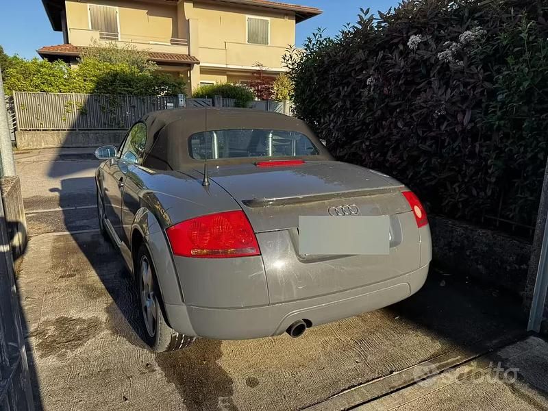 Usata Audi TT Roadster 179 CV (131 kW) 2000 Grigio Cabrio