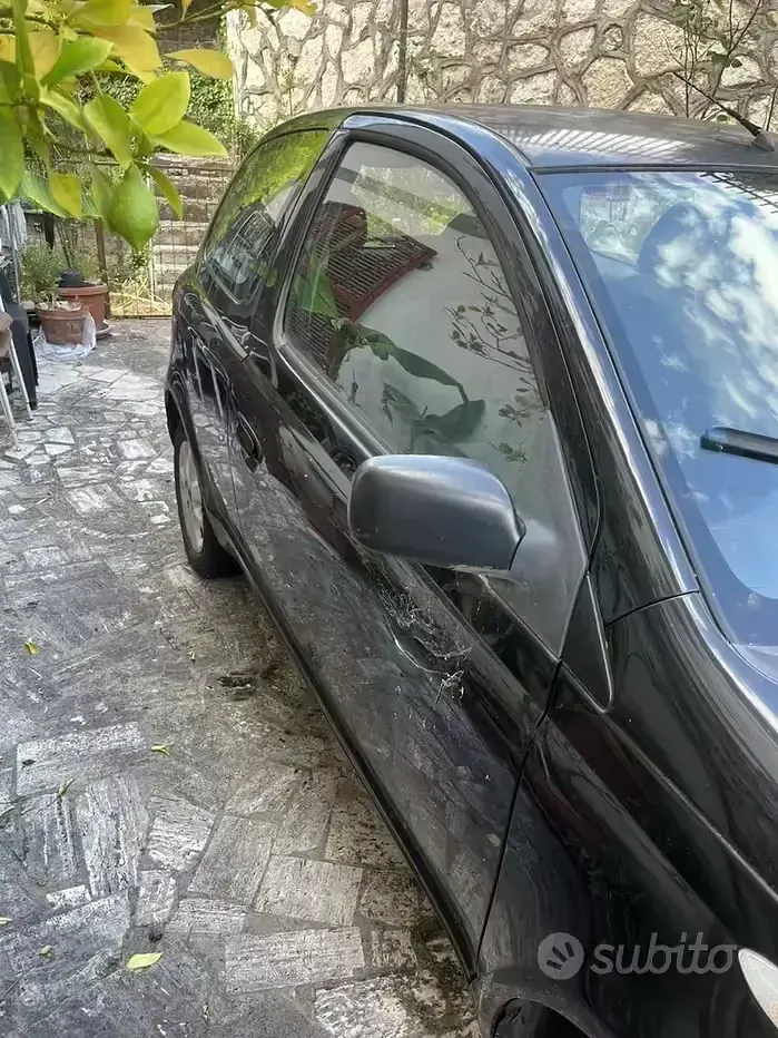 Usata Toyota Yaris 75 CV (55 kW) 2002 Nero Berlina