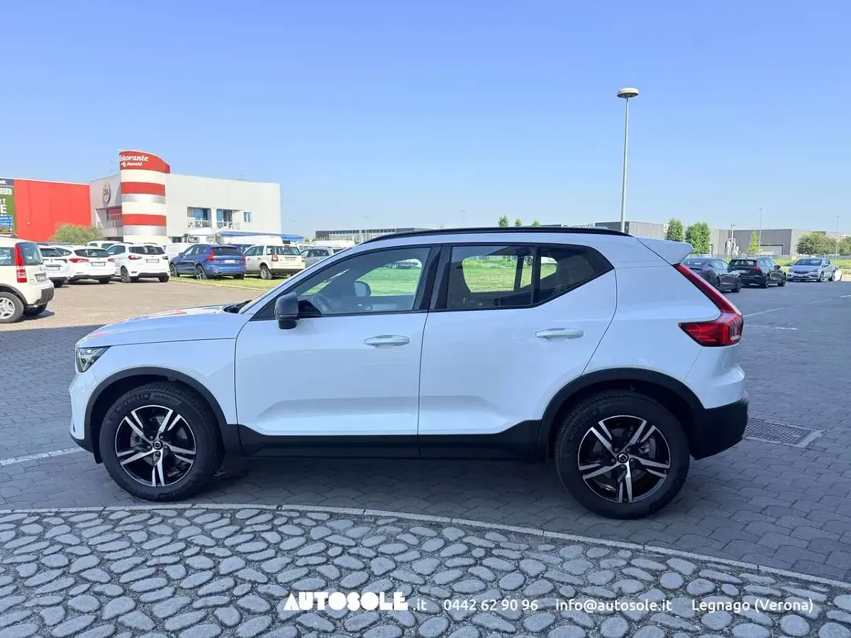 Usata Volvo XC40 Plus 163 CV (119 kW) 2025 Crystal white SUV