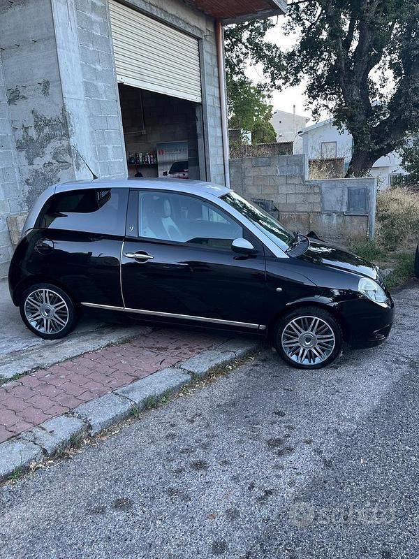 Nero Usata 2008 Lancia Ypsilon Due volumi | 5000 € (Molto cara) - Immagine 1/4