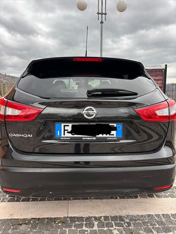 Usata Nissan Qashqai Tekna 131 CV (96 kW) 2017 Nero SUV