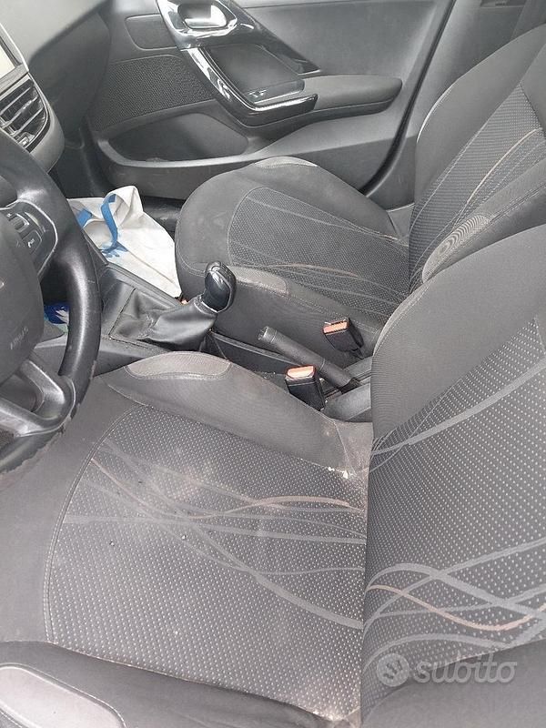 Usata Peugeot 208 82 CV (60 kW) 2012 Grigio Utilitaria