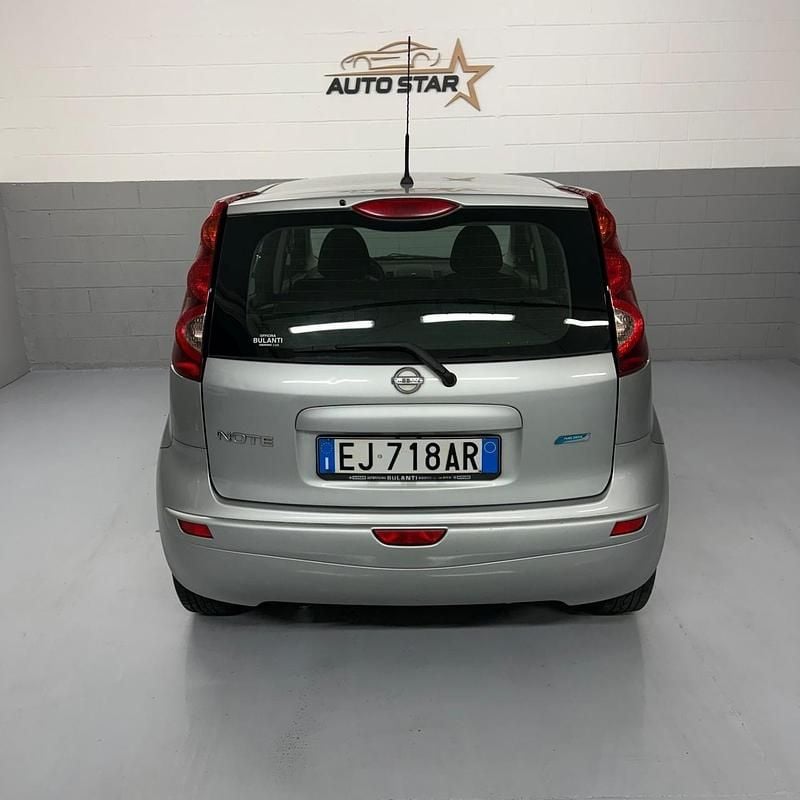 Usata Nissan Note 88 CV (64 kW) 2011 Argento Utilitaria