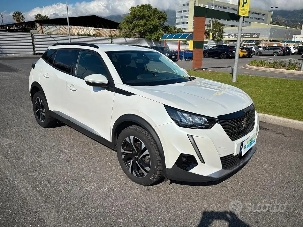 Usata Peugeot 2008 Allure 131 CV (96 kW) 2021 Bianco SUV
