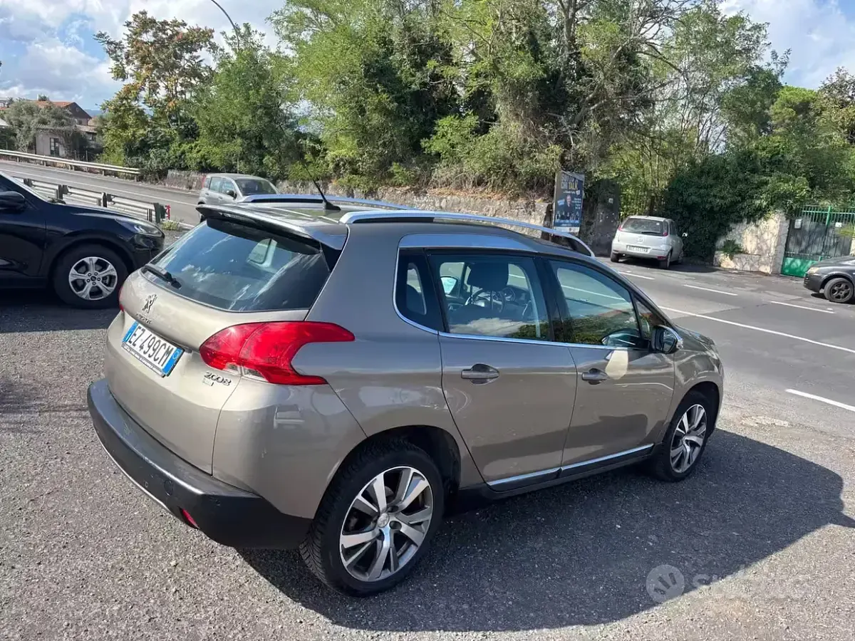 Usata Peugeot 2008 Allure 92 CV (67 kW) 2015 Grigio SUV