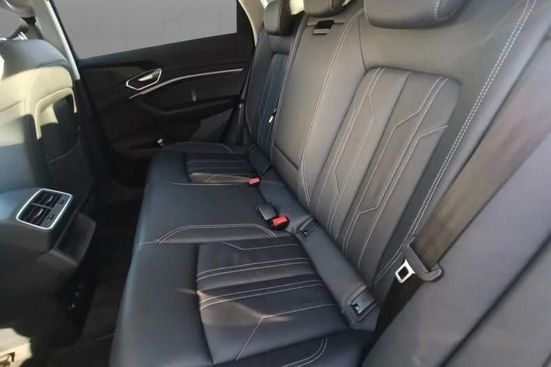 Usata Audi Q8 e-tron S-Line 158 kW (215 CV) 2024 Grigio metallizzato SUV