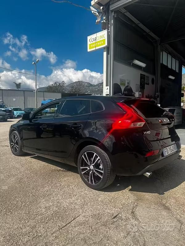 Occasion Volvo V40 120 ch (88 kW) 2016 Noir Berline