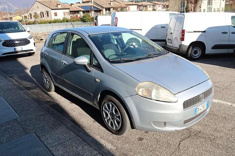 Usata Fiat Grande Punto Dynamic 77 CV (56 kW) 2009 Grigio Utilitaria