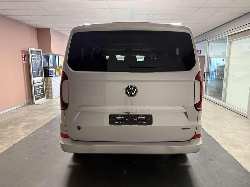 Usata VW Caravelle Life 150 CV (110 kW) 2025 Light grey metallizzato Furgone
