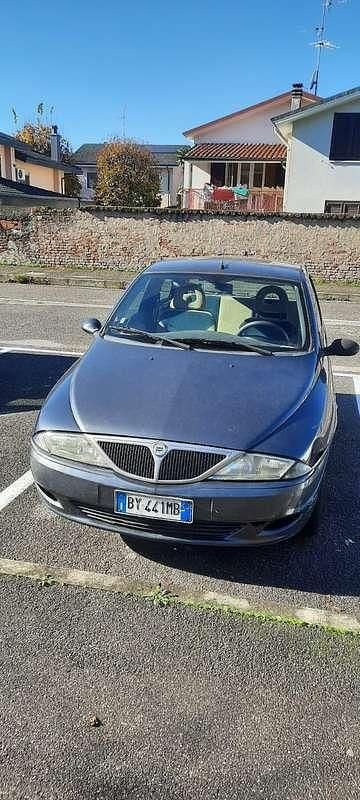 Usata Lancia Ypsilon 64 CV (47 kW) 2002 Utilitaria