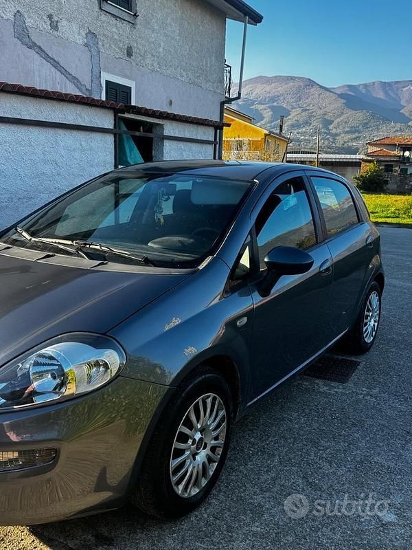 Usata Fiat Punto 75 CV (55 kW) 2015 Grigio Berlina