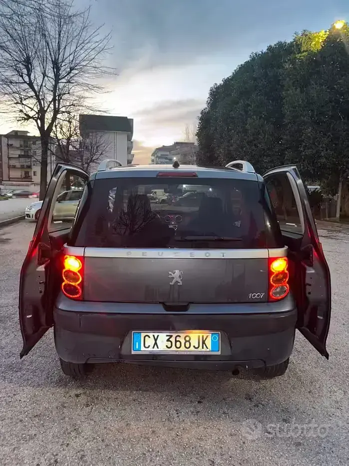 Usata Peugeot 1007 109 CV (80 kW) 2005 Grigio Monovolume