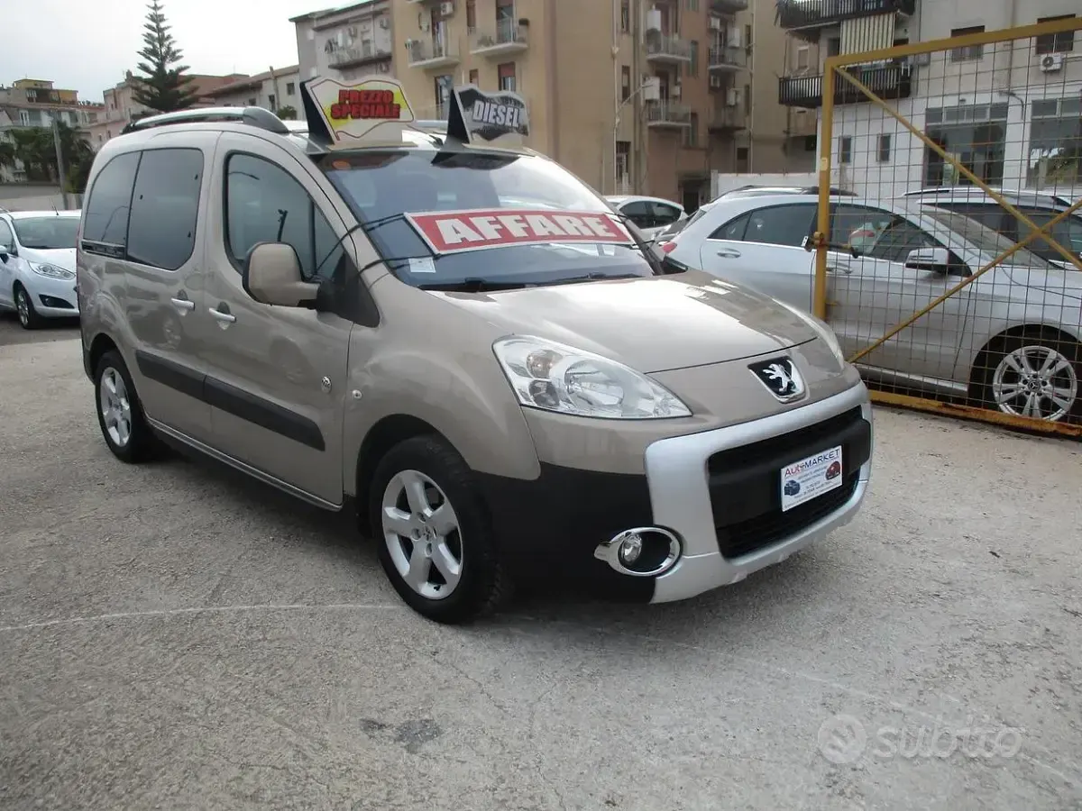Usata Peugeot Partner Tepee 92 CV (67 kW) 2011 Grigio Monovolume