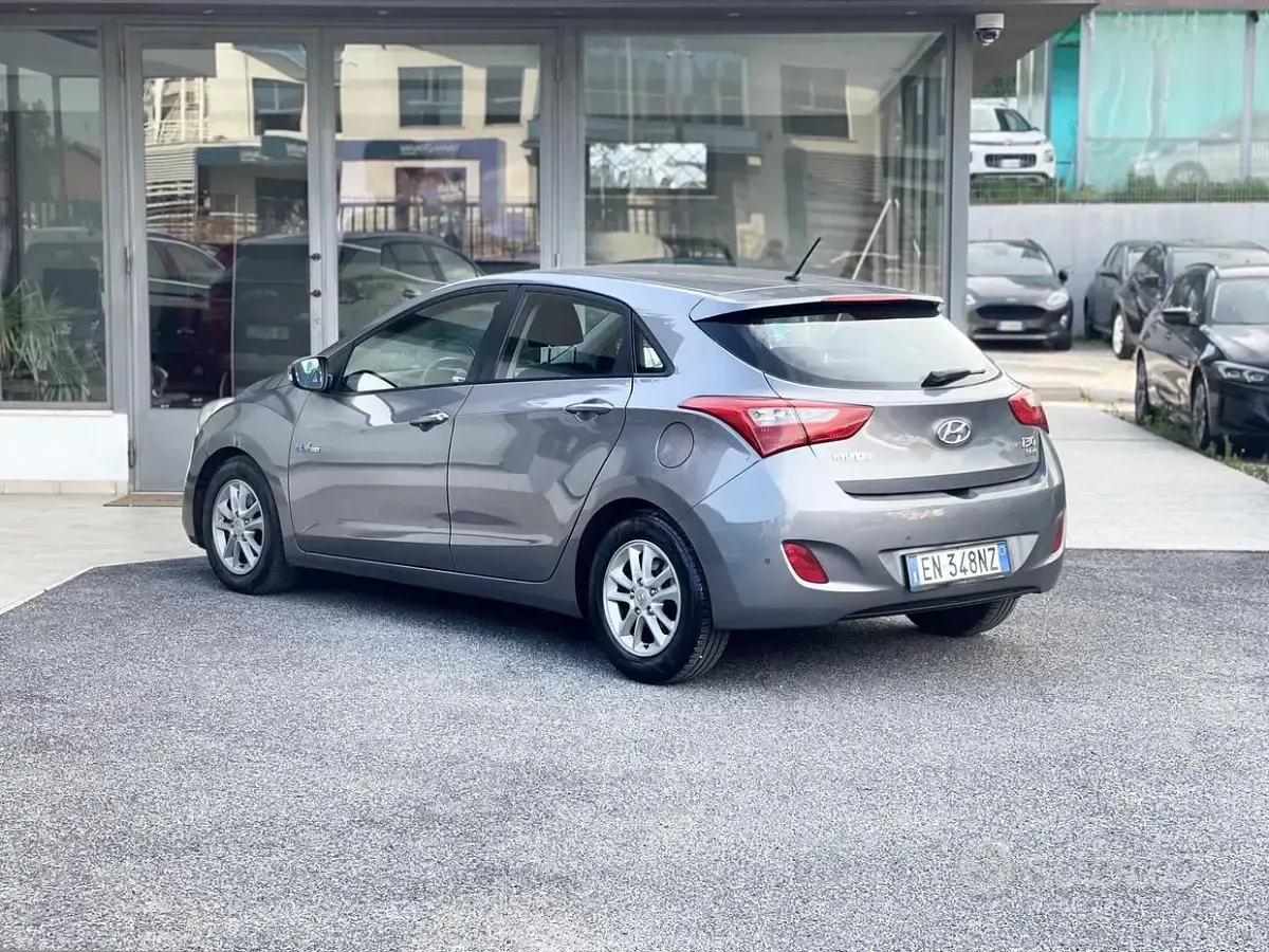 Usata Hyundai i30 110 CV (80 kW) 2012 Grigio Berlina