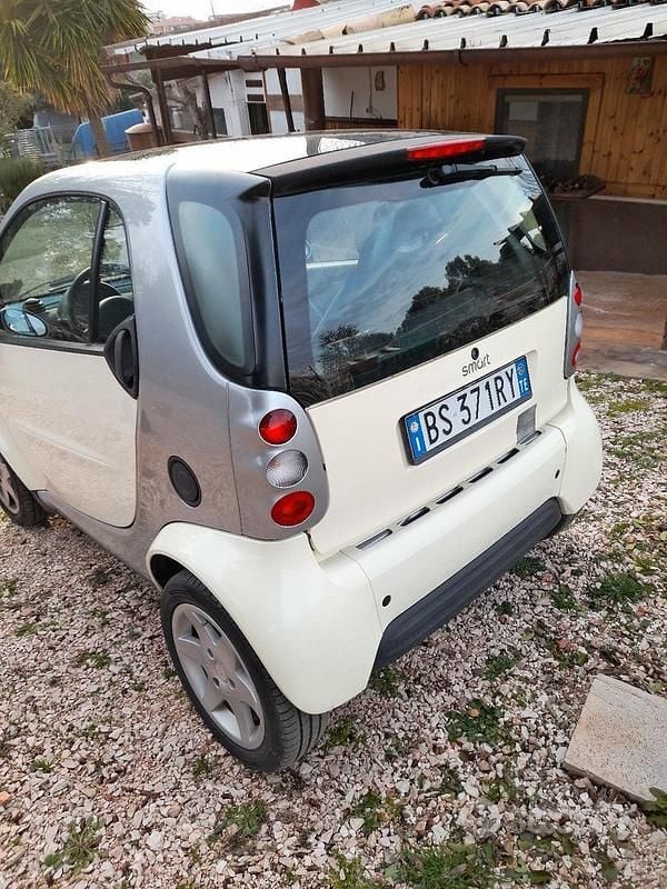 Usata Smart ForTwo Coupé 61 CV (44 kW) 2001 Bianco Coupé