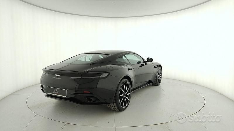 Usata Aston Martin DB11 535 CV (393 kW) 2022 Nero Coupé