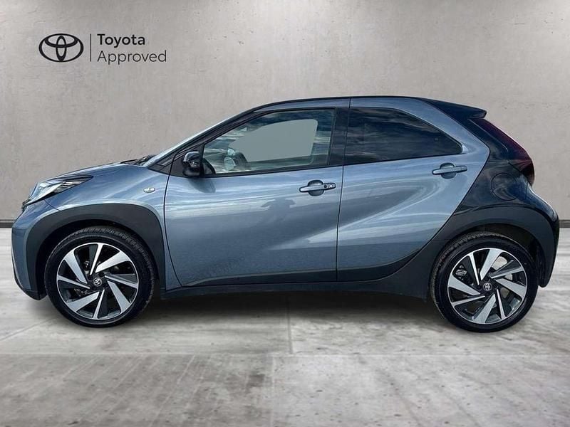 Usata Toyota Aygo X Lounge 72 CV (52 kW) 2025 Persian salt & black SUV