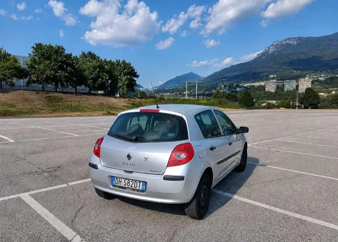 Usata Renault Clio II 75 CV (55 kW) 2008 Berlina