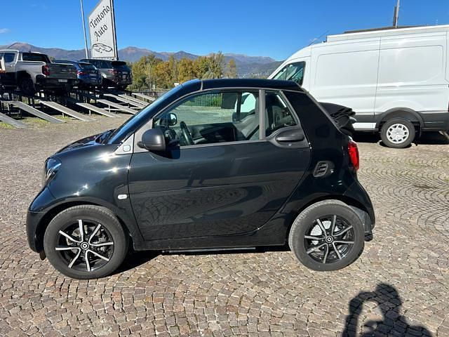 Usata Smart ForTwo Electric Drive Passion 60 kW (82 CV) 2022 Nero pastello Cabrio