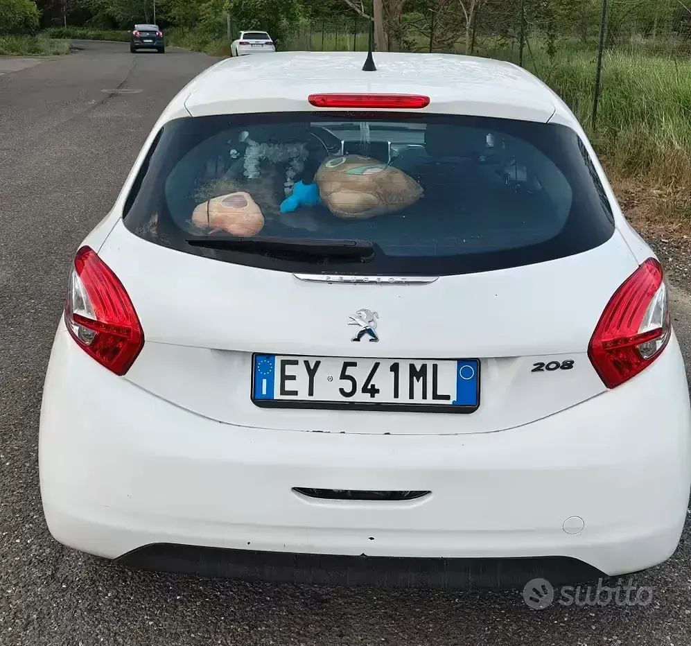 Usata Peugeot 208 Active 68 CV (50 kW) 2015 Bianco Utilitaria