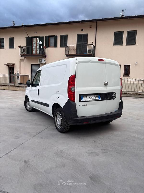 Usata Opel Combo 95 CV (69 kW) 2017 Bianco Monovolume