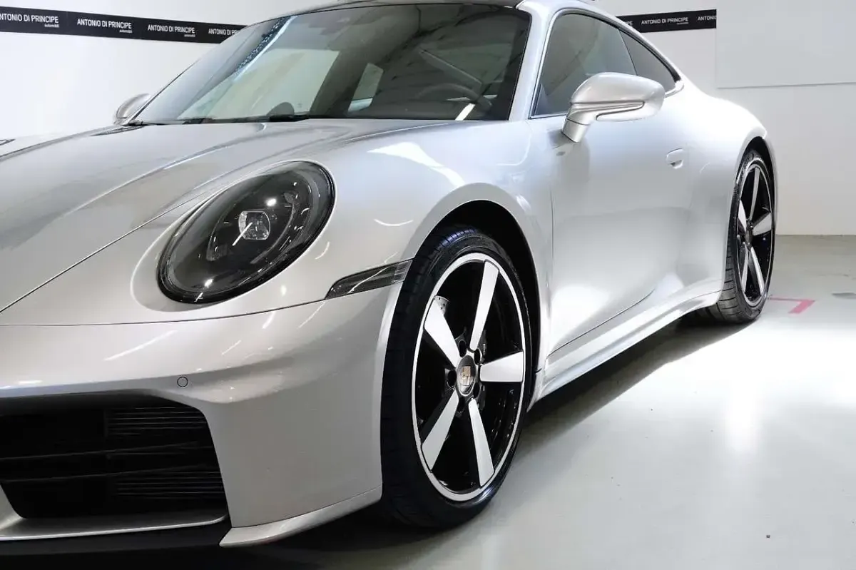 Usata Porsche 992 Sport 394 CV (289 kW) 2025 Argento gt Coupé