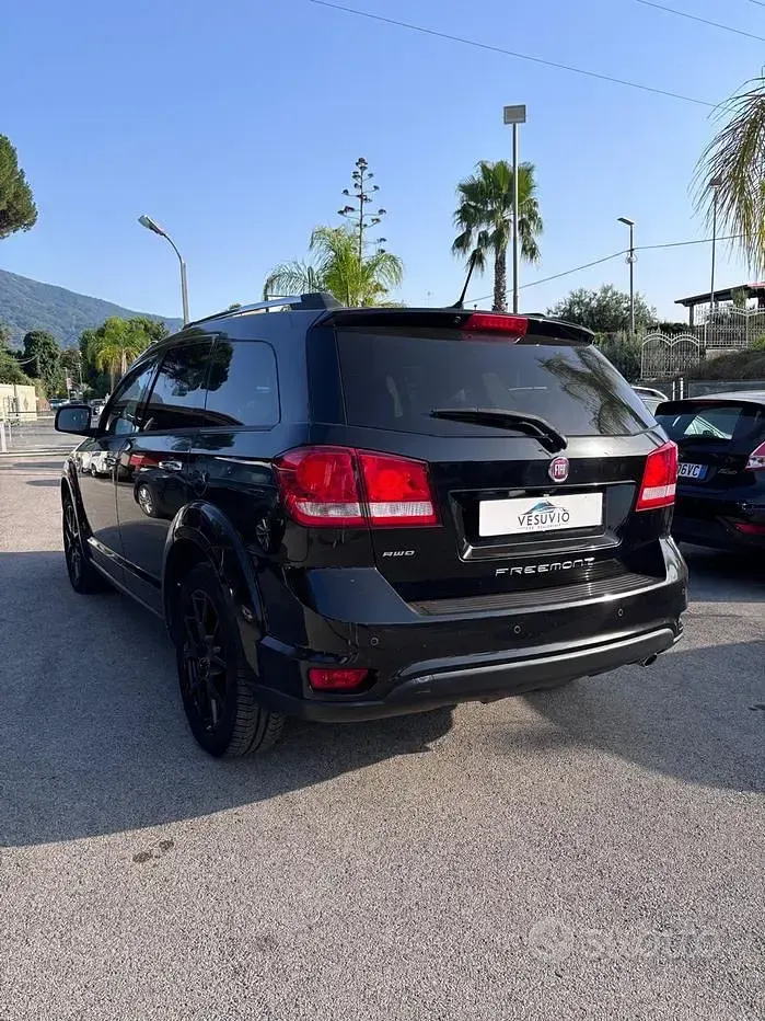 Usata Fiat Freemont Lounge 170 CV (125 kW) 2014 Nero SUV