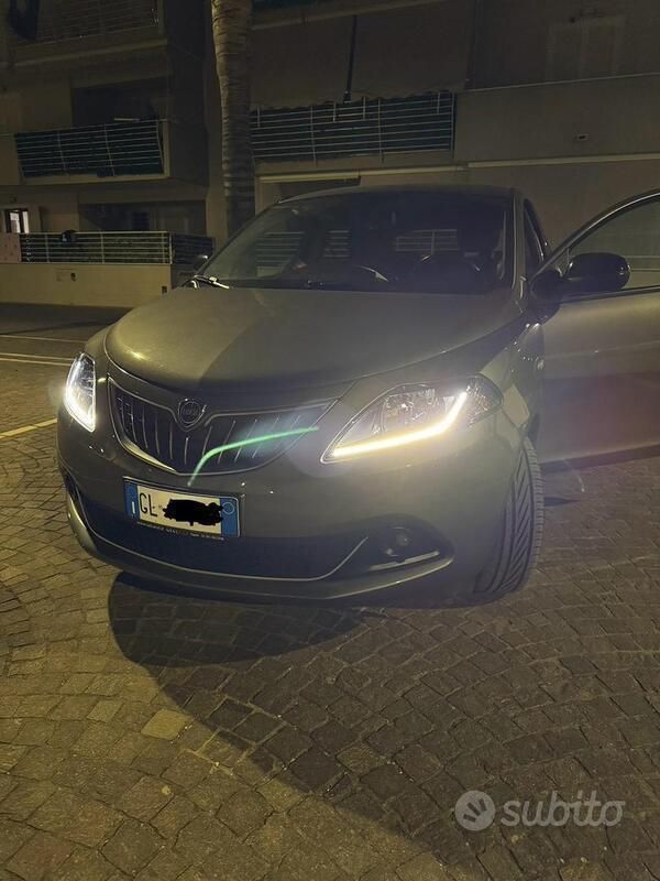 Grigio Usata 2022 Lancia Ypsilon Silver Due volumi | 10.500 € (Buon prezzo) - Immagine 1/4