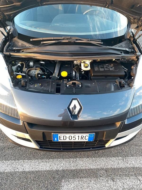 Usata Renault Scénic III 110 CV (80 kW) 2010 Blu Monovolume