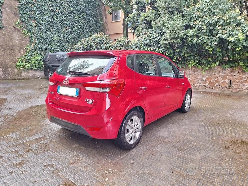 Usata Hyundai ix20 Comfort 116 CV (85 kW) 2014 Rosso Utilitaria